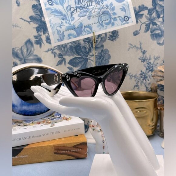 🆕 CAMILLA 🧿 NWOT Flutterby Sunglasses, Black Acetate & Dark Pink Lens - Picture 2 of 16